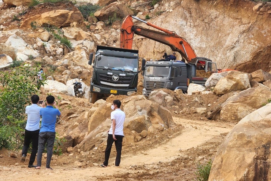 Vụ Công ty Nam Ngân khai thác đất quá thời hạn cấp phép: Yêu cầu làm rõ trách nhiệm và xử lý 