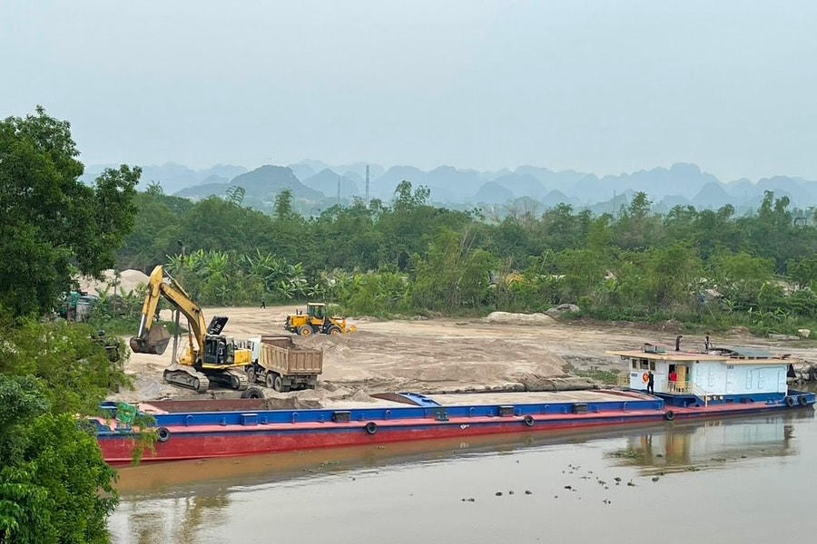 Hoa Lư (Ninh Bình): Vì sao không xử lý được dứt điểm tình trạng vi phạm đê điều?