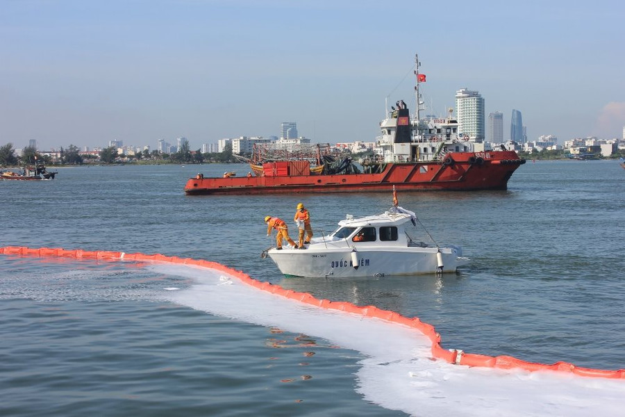 Đà Nẵng: Diễn tập xử lý sự cố 20m3 dầu tràn ra biển 