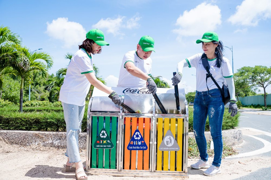 Coca-Cola Việt Nam và IPPG chung tay làm sạch bờ biển Vũng Tàu