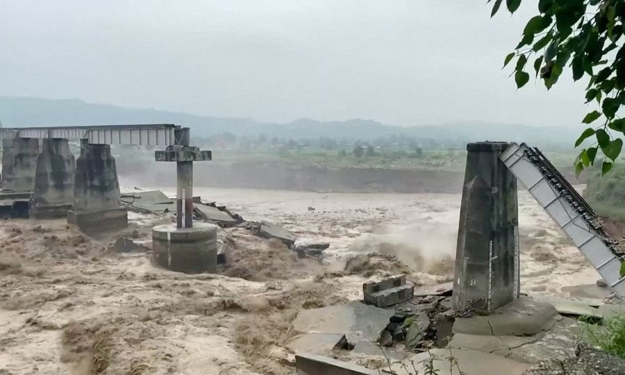 Lũ lụt, lở đất ở Ấn Độ khiến hàng nghìn người di dời