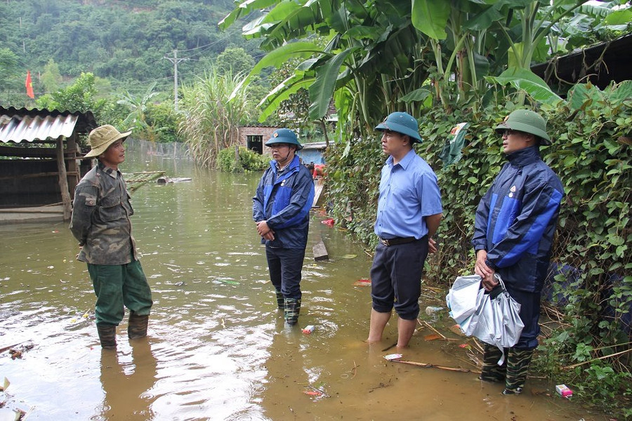 Thành phố Sơn La kiểm tra, bàn giải pháp khắc phục ngập úng tại xã Chiềng Đen