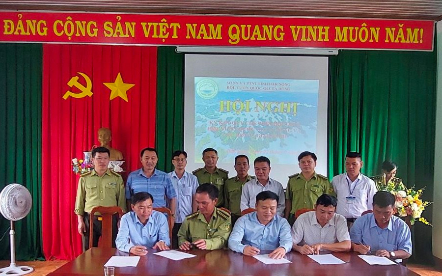 Vườn Quốc gia Tà Đùng tổ chức ký kết quy chế phối hợp công tác bảo vệ rừng