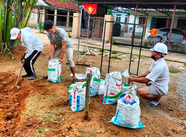 Người dân Thừa Thiên – Huế khẩn trương chằng chống nhà cửa để ứng phó bão Noru