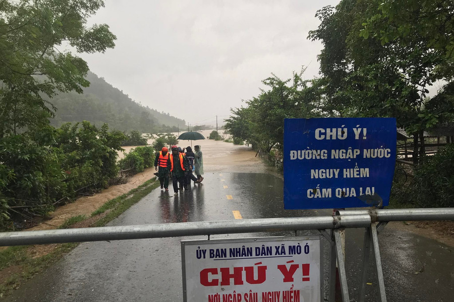 Quảng Trị: Mưa lớn gây chia cắt nhiều nơi tại các huyện miền núi, lũ trên các sông đang lên