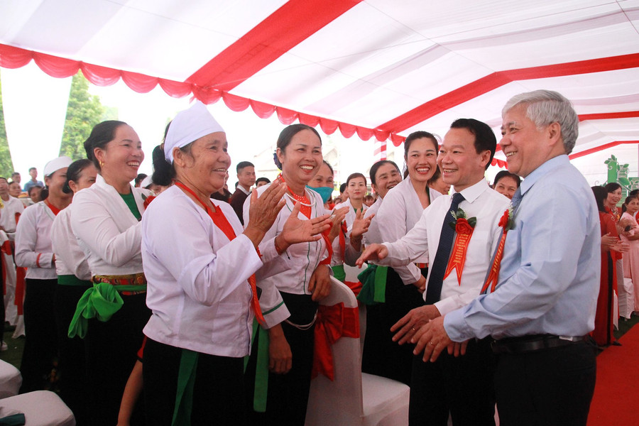 Chủ tịch Uỷ ban Trung ương MTTQ Việt Nam Đỗ Văn Chiến dự ngày hội Đại Đoàn kết tại Yên Bái