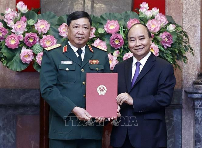Chủ tịch nước trao quyết định thăng quân hàm Thượng tướng cho Phó Tổng tham mưu trưởng Huỳnh Chiến Thắng