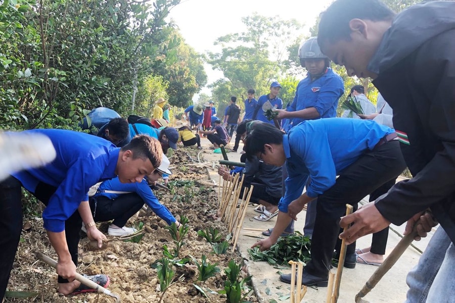 Thừa Thiên - Huế: Thanh niên vùng cao với phong trào chống rác thải nhựa
