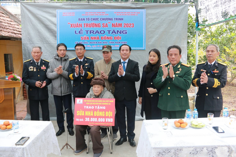Petrolimex hỗ trợ xây dựng, sửa chữa "Nhà đồng đội" tại Thái Bình và Nam Định