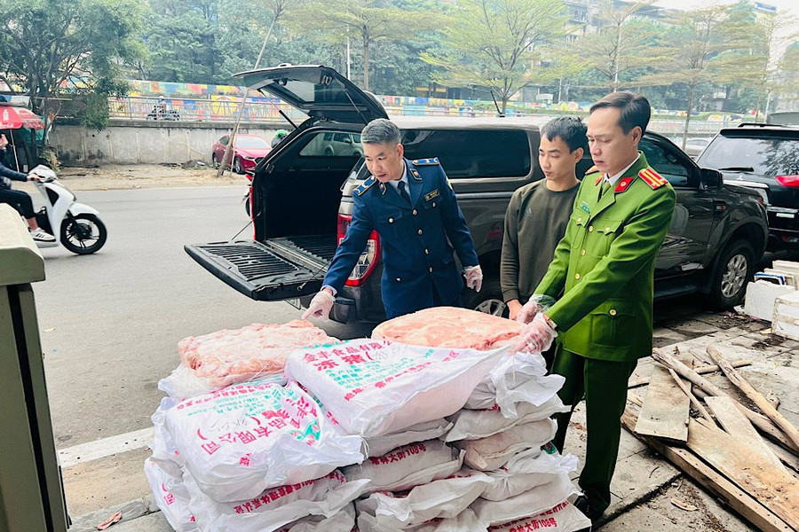 Cảnh sát môi trường Hà Nội thu giữ hơn 1 tấn thực phẩm bẩn