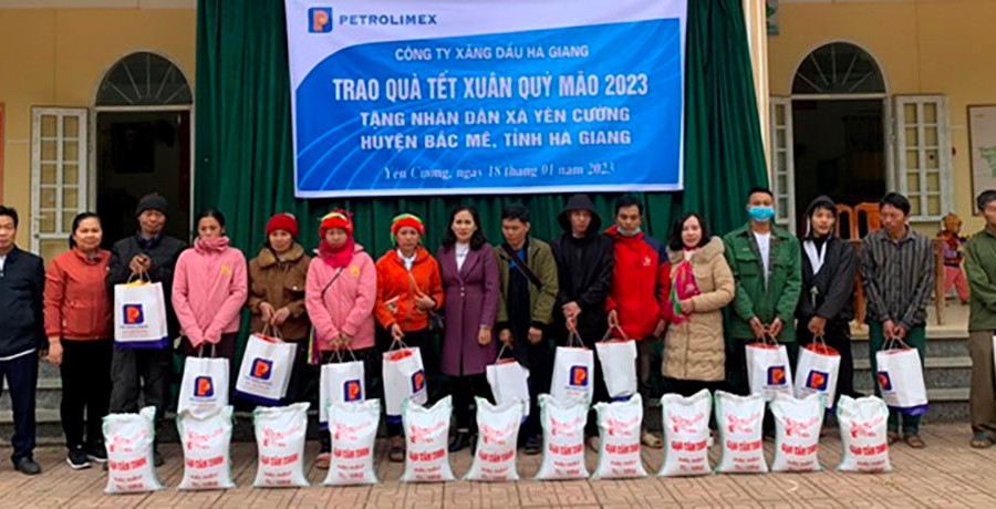 Petrolimex Hà Giang chung tay chăm lo Tết Quý Mão cùng các gia cảnh khó khăn,gia đình chính sách