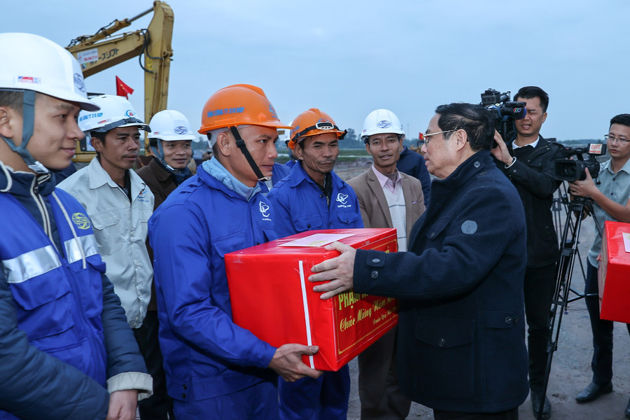 Thủ tướng thị sát dự án cao tốc Bắc-Nam phía đông giai đoạn 2 tại Hà Tĩnh