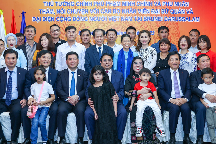 Thủ tướng: Bà con Việt kiều có thể góp ý xây dựng đất nước, đề xuất, kiến nghị qua Cổng Thông tin điện tử Chính phủ