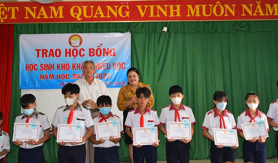 Vedan Việt Nam trao tặng học bổng khuyến học
