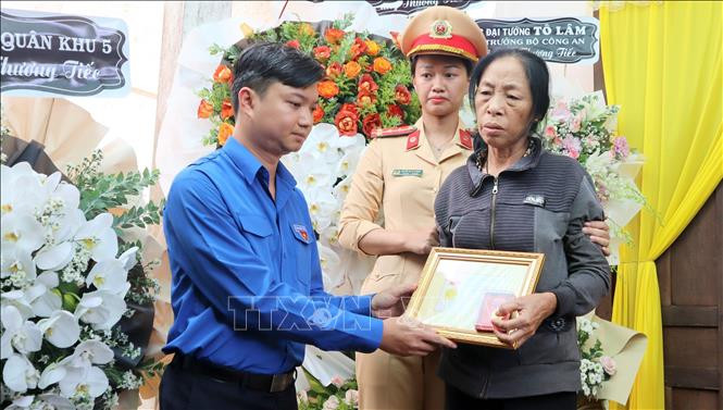 Vụ tấn công tại Đắk Lắk: Trao tặng và truy tặng Huy hiệu 'Tuổi trẻ dũng cảm' cho 5 cán bộ, chiến sĩ Công an