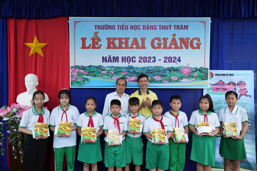 PVCFC trao học bổng “Hạt ngọc mùa vàng” năm học 2023 – 2024: Tiếp tục hành trình nuôi hy vọng dưỡng tương lai