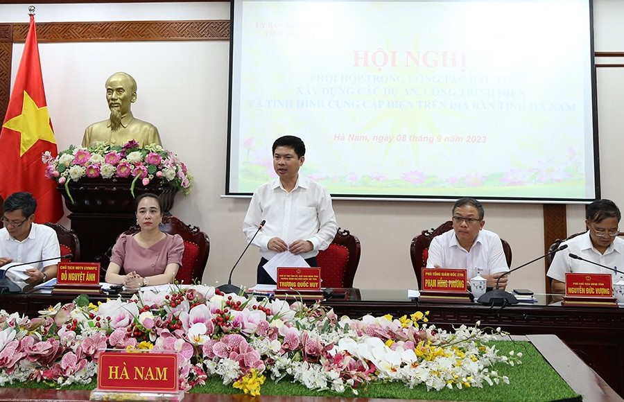 Tháo gỡ vướng mắc để triển khai các dự án điện tại tỉnh Hà Nam