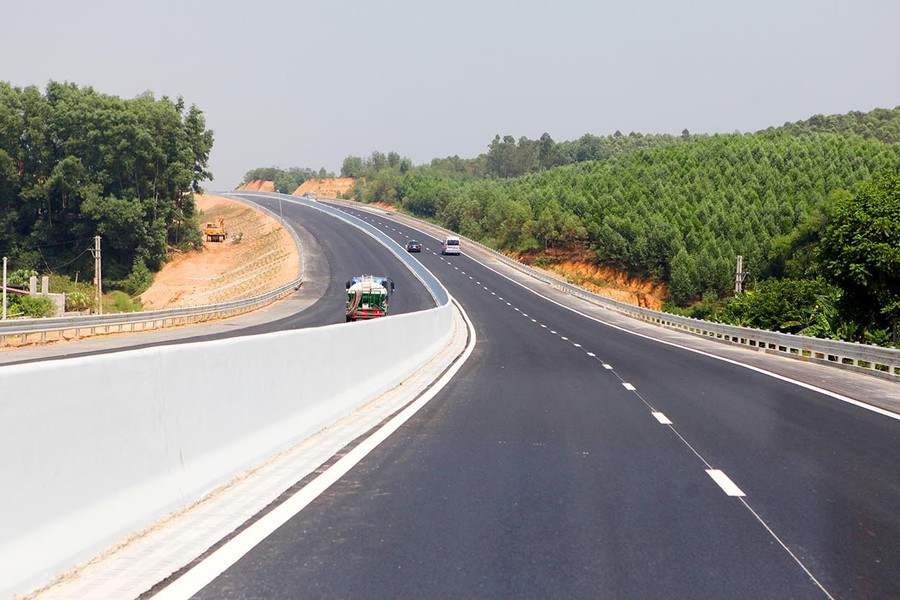 Thủ tướng yêu cầu khẩn trương xây dựng quy chuẩn về đường bộ cao tốc
