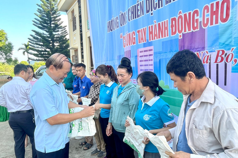 Nhân dân Nà Bó (Mai Sơn - Sơn La) hưởng ứng Chiến dịch làm cho thế giới sạch hơn 2023