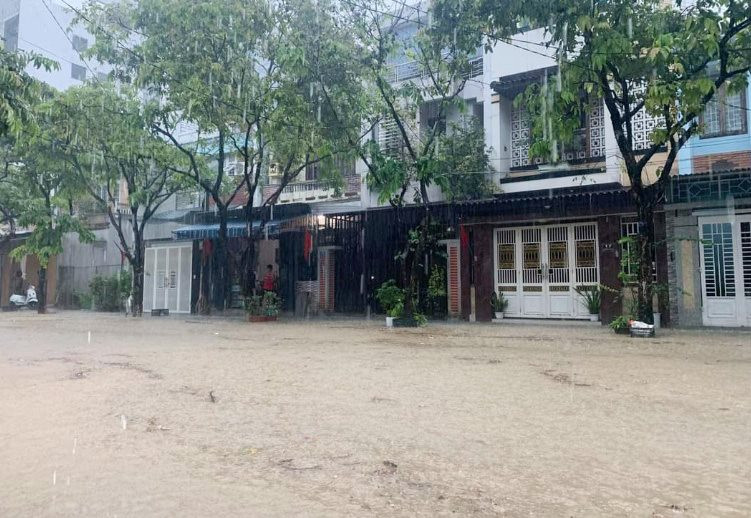 Thừa Thiên – Huế: Mưa xối xả, nhiều tuyến đường ngập cục bộ