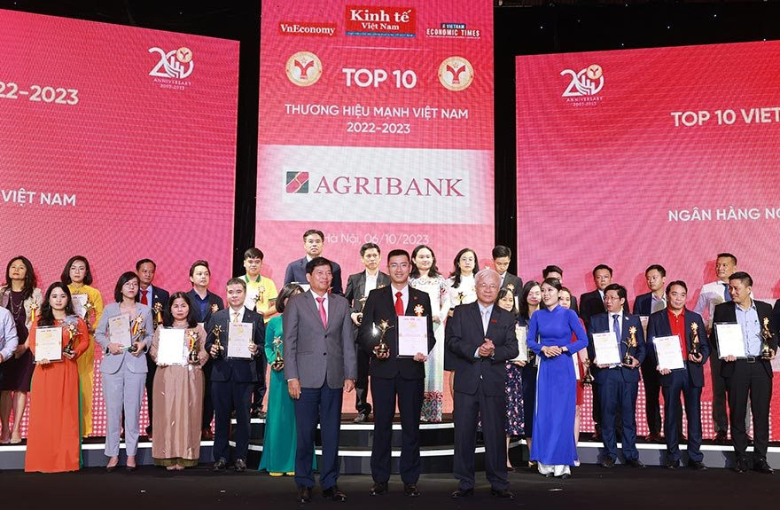 Agribank vinh dự Top 10 thương hiệu mạnh Việt Nam 2023
