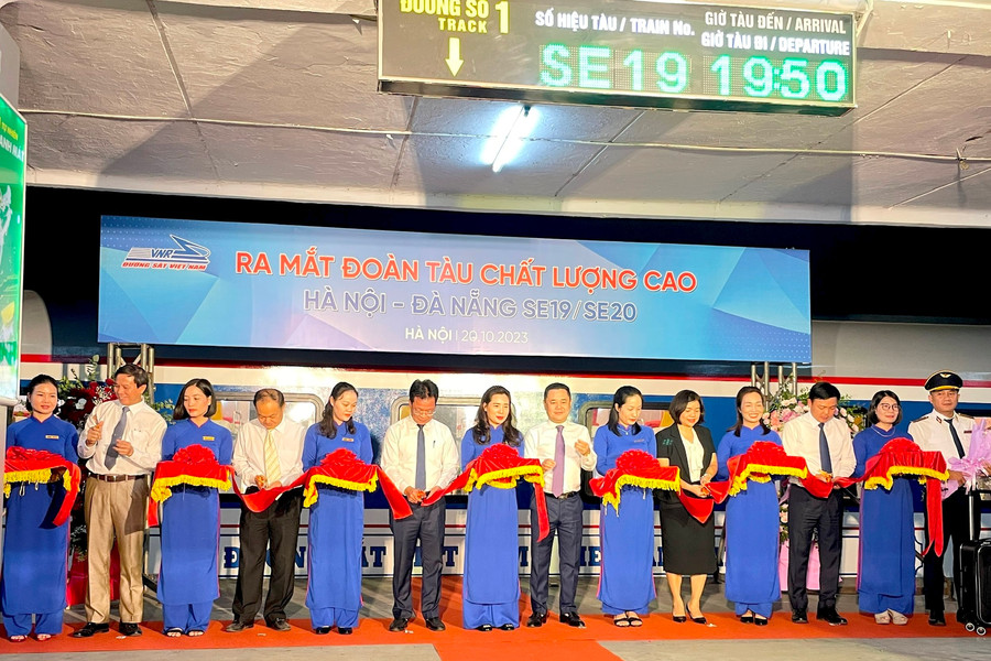 Ra mắt đoàn tàu chất lượng cao tuyến Hà Nội - Đà Nẵng