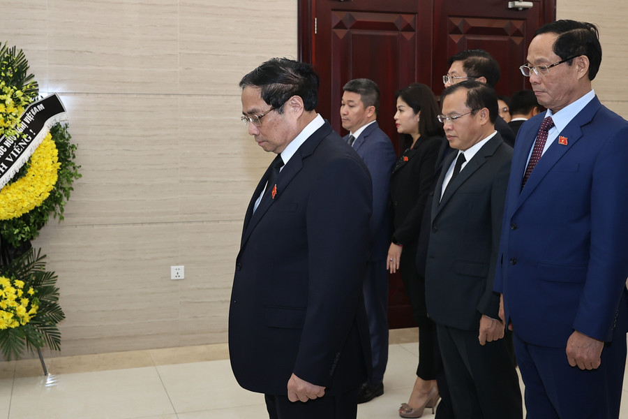 Thủ tướng Phạm Minh Chính viếng nguyên Thủ tướng Trung Quốc Lý Khắc Cường