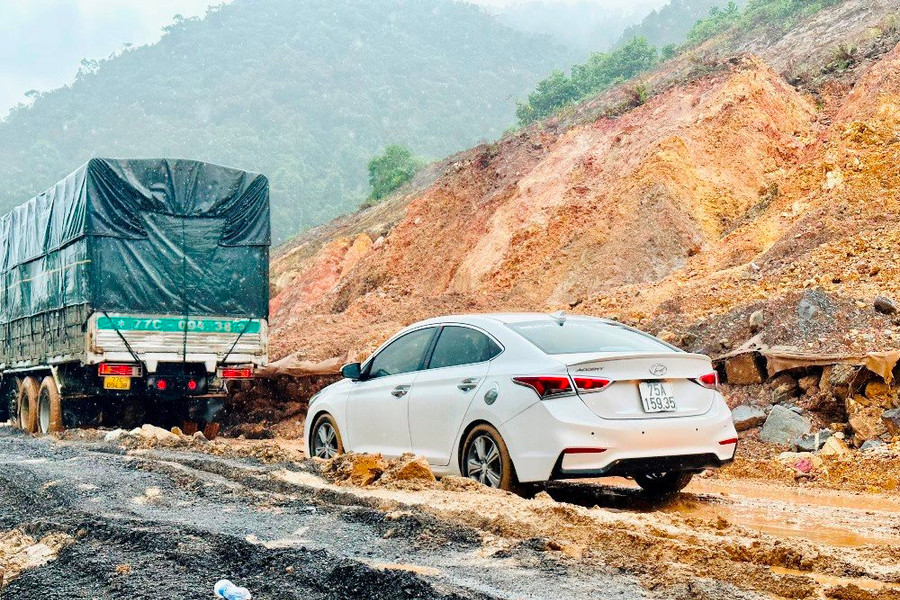 Đà Nẵng: Sạt lở nghiêm trọng tuyến cao tốc La Sơn – Túy Loan