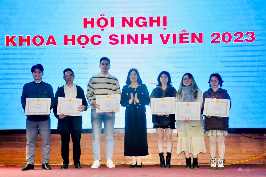 Một mùa nghiên cứu khoa học thành công của sinh viên kiến trúc