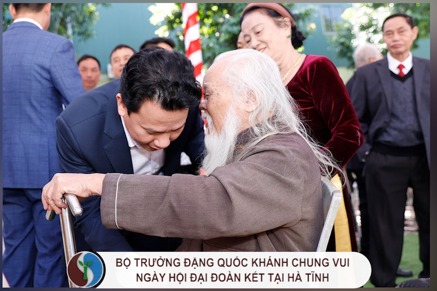 Bộ trưởng Đặng Quốc Khánh chung vui Ngày hội Đại đoàn kết tại Hà Tĩnh
