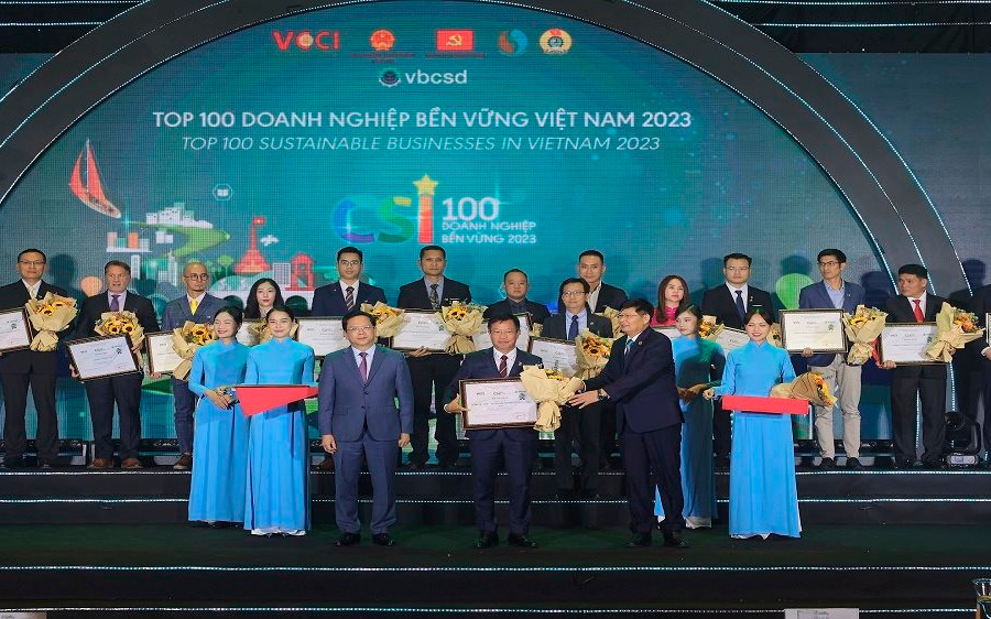 Tập đoàn Phenikaa lần thứ 6 liên tiếp được vinh danh Top 100 doanh nghiệp phát triển bền vững Việt Nam