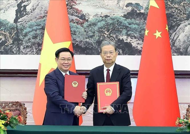 Chủ tịch Quốc hội Việt Nam và Chủ tịch Quốc hội Trung Quốc ký Thoả thuận hợp tác