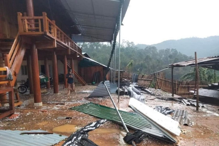 Nghệ An: Mưa đá, lốc xoáy khiến 1 người bị thương, nhiều tài sản bị hư hại