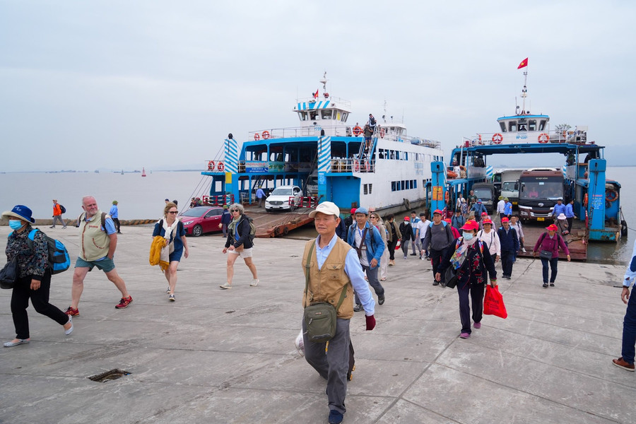 Hải Phòng: Hạn chế một số phương tiện đi phà Đồng Bài sang đảo Cát Bà