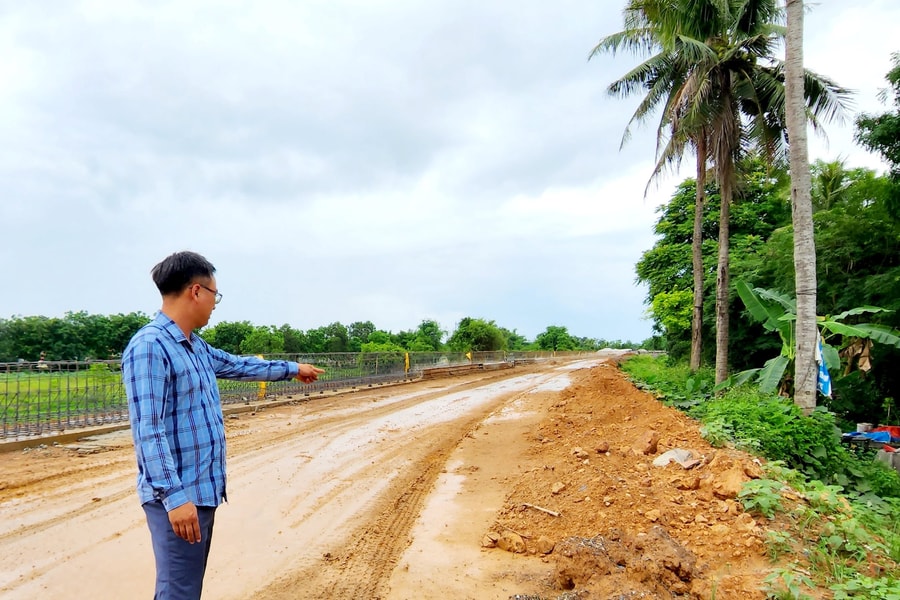 Hồi âm bài Thi công Dự án đê hữu sông Lạch Trường: Đơn vị đã vận chuyển đất chưa đạt ra khỏi công trình