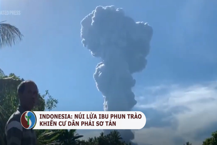 Indonesia: Núi lửa Ibu phun trào khiến cư dân phải sơ tán