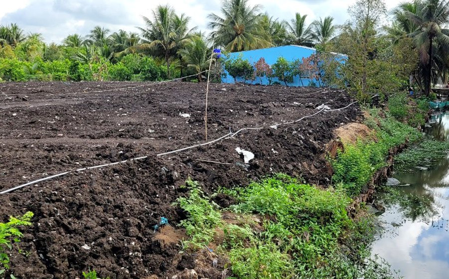 Tiền Giang: Xử lý việc sử dụng đất thải "lạ" để san lấp