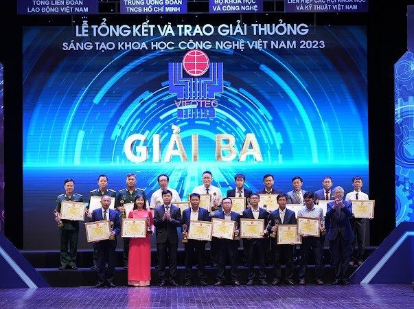 Phân bón Cà Mau tự hào nhận Giải thưởng Sáng tạo Khoa học Công nghệ Việt Nam