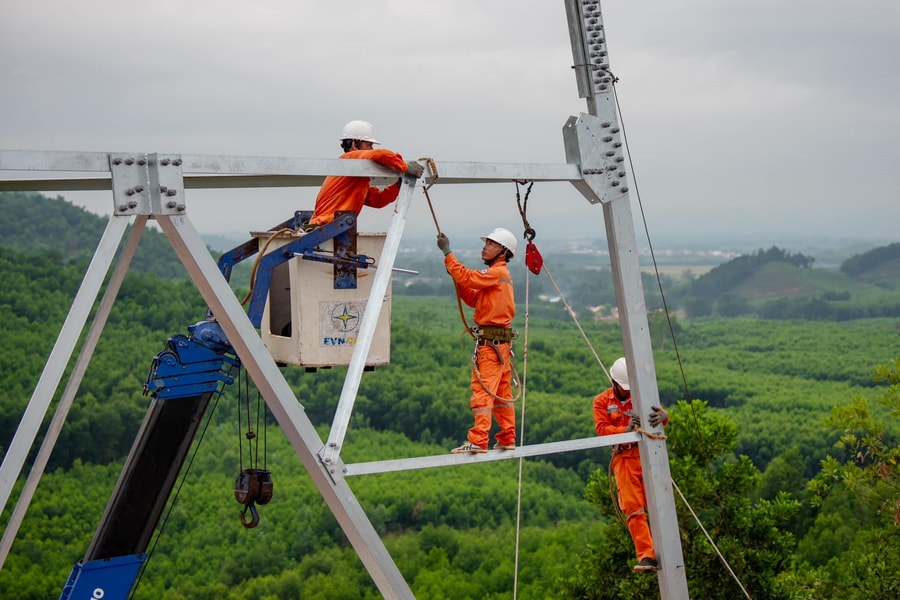 Cao điểm nắng nóng, nhu cầu điện dự báo tiếp tục tăng cao