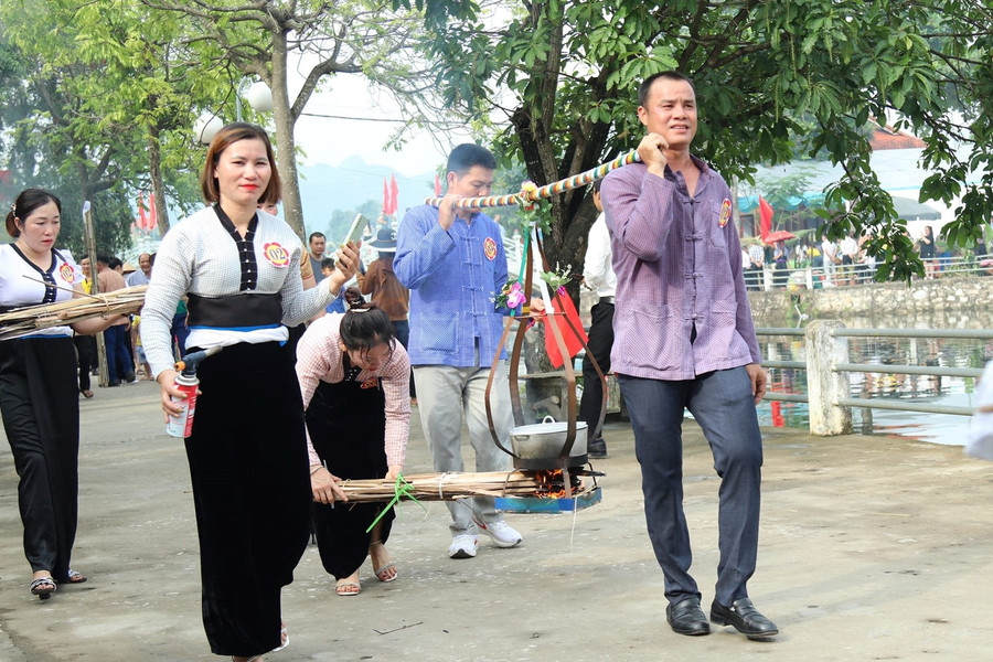 Độc đáo lễ mừng cơm mới dân tộc Thái Quang Huy