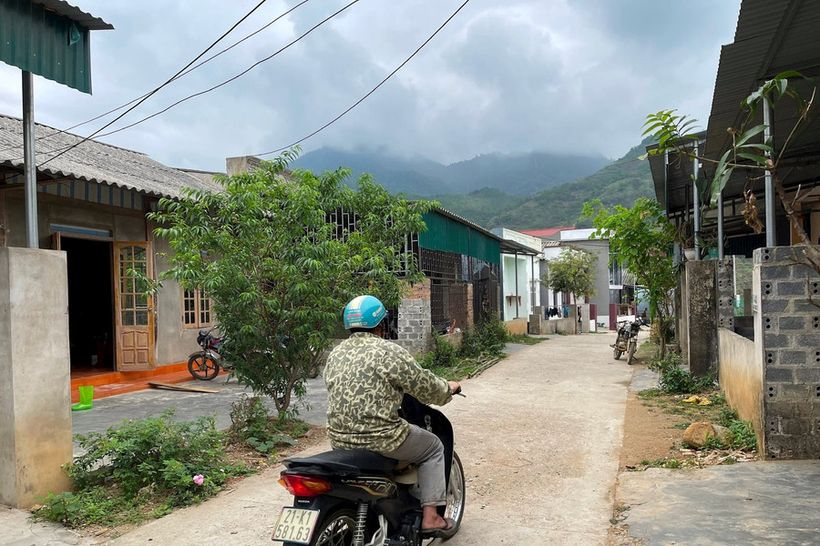 Văn Chấn (Yên Bái): Hỗ trợ người dân vùng lũ có "sổ đỏ"