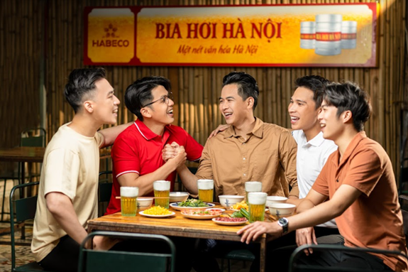 Bia Hơi Hà Nội: Từ thành tựu sáng tạo của người Việt đến nét văn hóa riêng xứ kinh kỳ