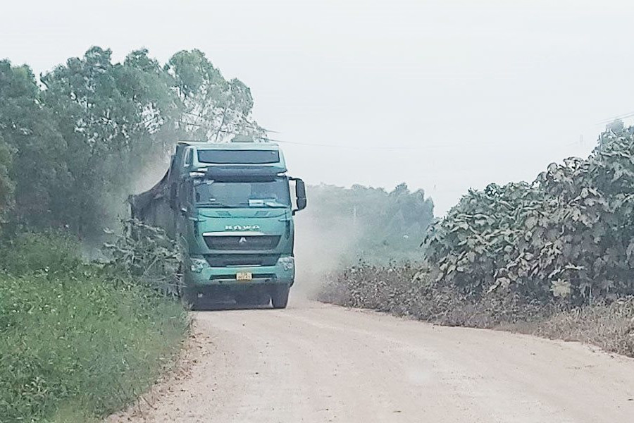 Bắc Giang: Tăng cường xử lý vi phạm xe quá tải trên các tuyến đê