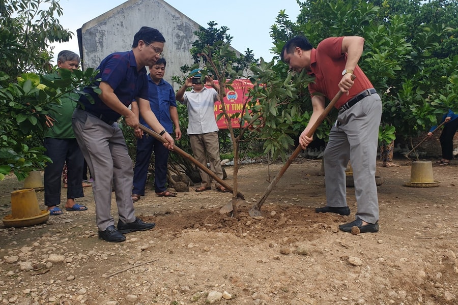 Trái ngọt từ "Vườn cây giảm nghèo"