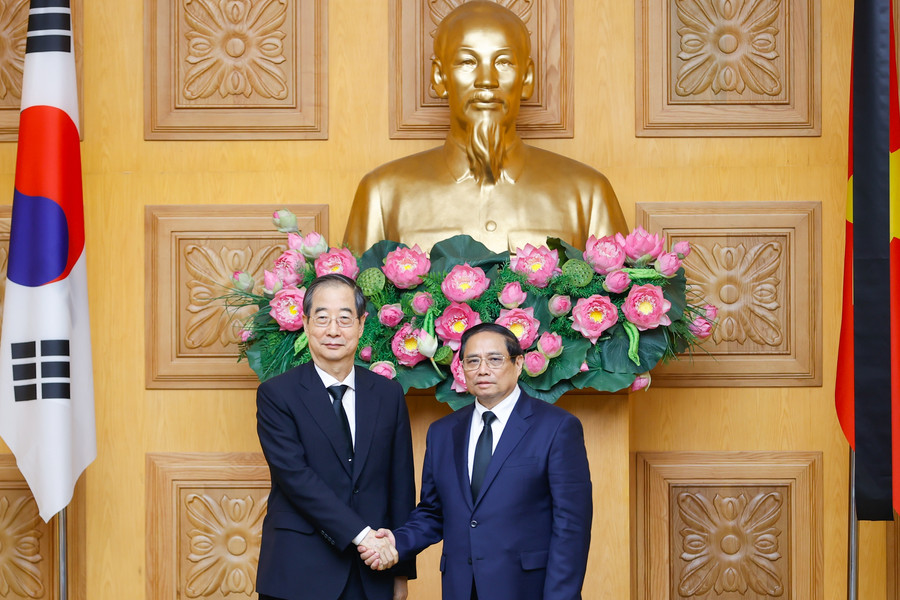 Thủ tướng Phạm Minh Chính tiếp Thủ tướng Hàn Quốc Han Duck Soo