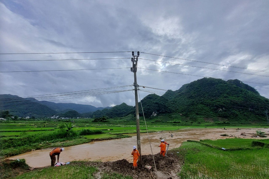 Sơn La: Cấp điện trở lại cho 15.589 khách hàng bị ảnh hưởng mưa lũ