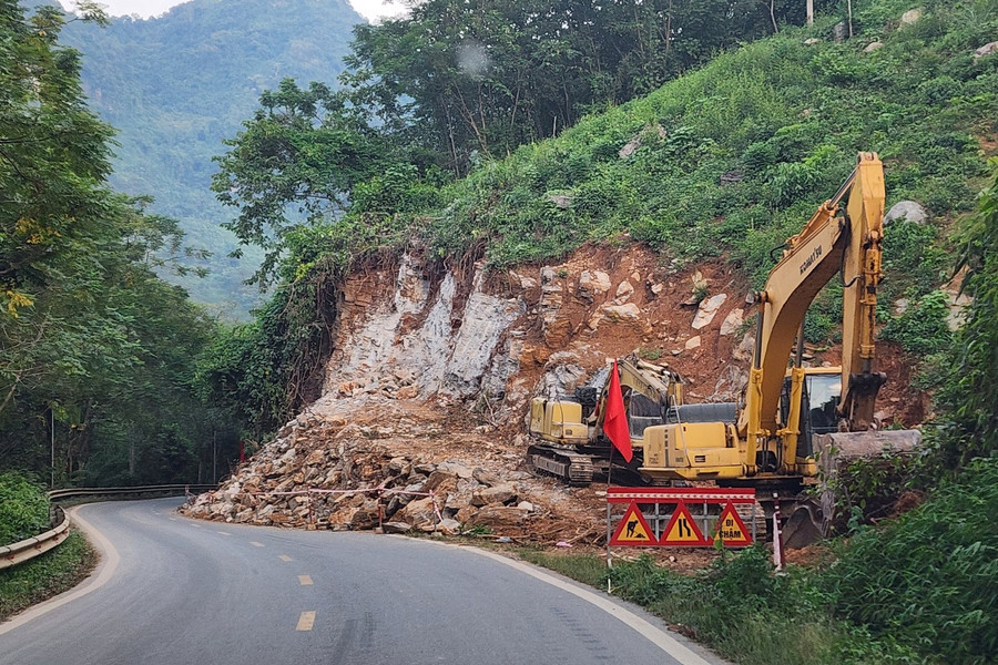 Thông tin tiếp về tình trạng đổ thải xuống ven sông Cầu ở Bắc Kạn: Chủ đầu tư “chấn chỉnh” các nhà thầu