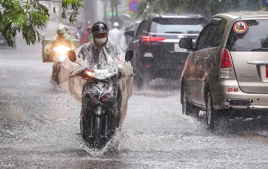 Ngày 30/7, miền Bắc khả năng có lốc, sét, mưa đá và gió giật mạnh