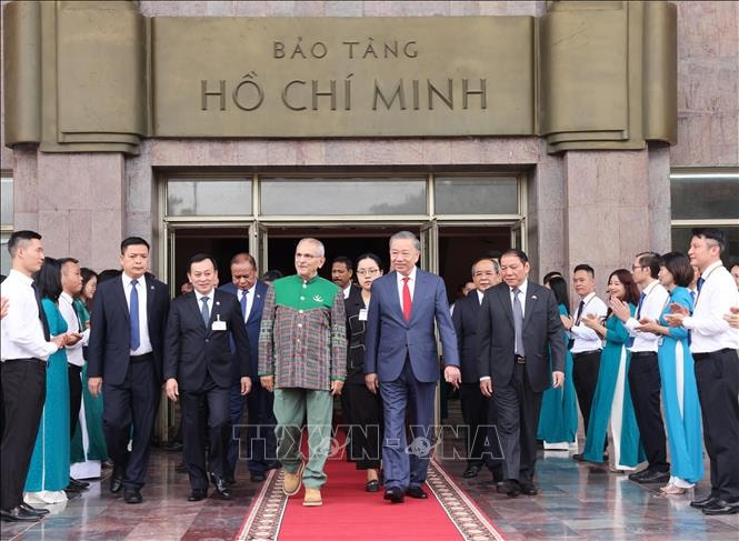 Chủ tịch nước Tô Lâm cùng Tổng thống Timor-Leste thăm Bảo tàng Hồ Chí Minh