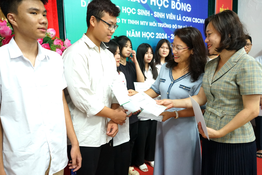 Học bổng PRO Việt Nam - URENCO: Chắp cánh ước mơ cho con em công nhân vệ sinh môi trường